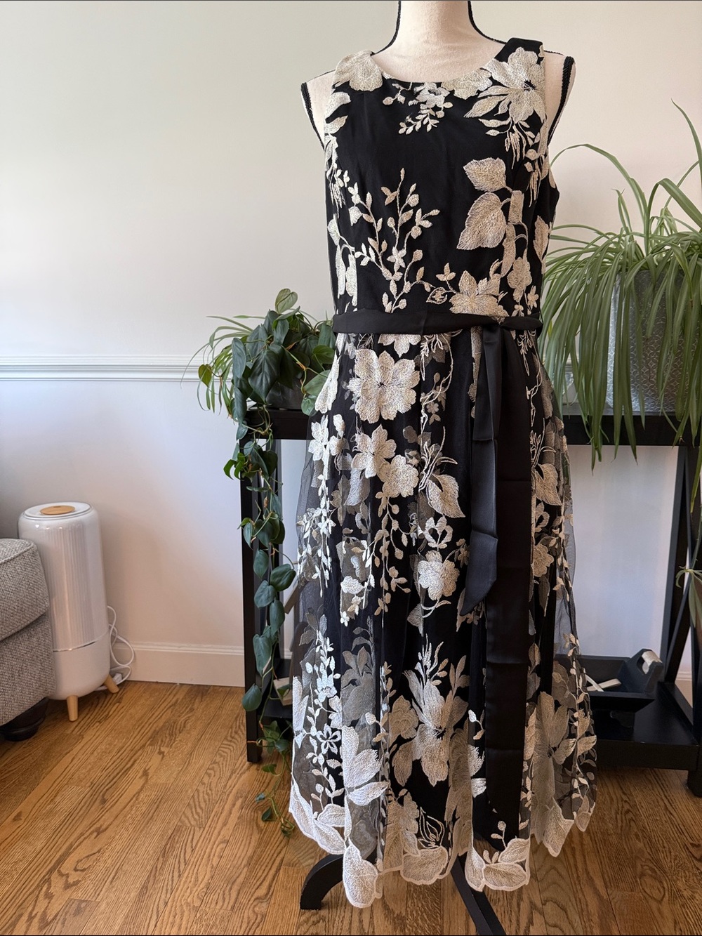 Alex Evenings Black Floral Embroidered Sleeveless Midi Dress